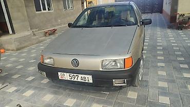 авто эмаль: Volkswagen Passat: 1988 г., Механика, Бензин, Седан — 2