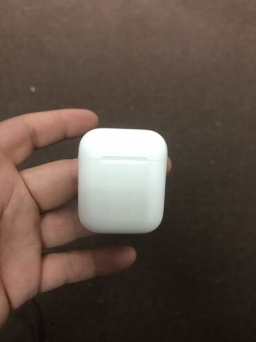 apple 5 white: Продаю айрподс оригинал . кейс и два наушника правый наушник