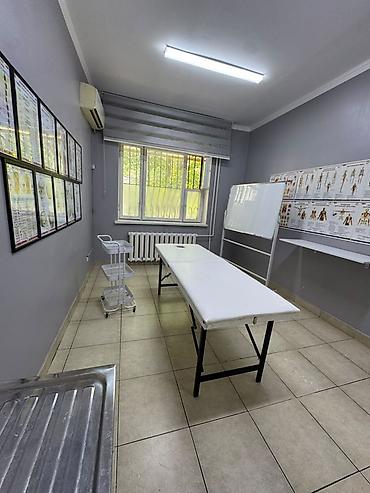 офис аренды: Кабинет Для косметолога, В частном доме, 13 м², Долгосрочно, С оборудованием — 10