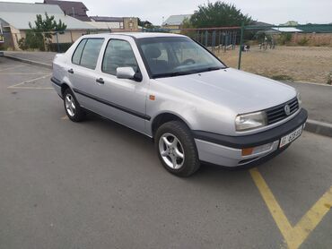 фольксваген вент: Volkswagen Vento: 1992 г., 1.8 л, Механика, Бензин, Седан