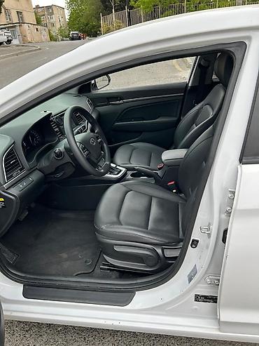 elantra duman: Hyundai Elantra: 1.6 l | 2018 il Sedan — 4