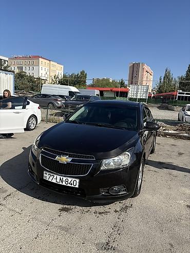 tra: Chevrolet Cruze: 1.4 l | 2013 il 297549 km Sedan — 2