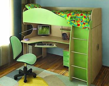 Двухъярусные кровати: Кровать-чердак, выполненная в светлых тонах с розовыми вставками — 13