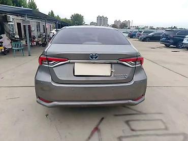 prius 2025: Toyota Corolla: 2023 г., Гибрид, Седан — 4