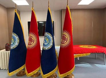 Жарнак конструкцияларын өндүрүү: Конусные напольные флаги с вашим логотипом на войлоке Изготавливаем — 6