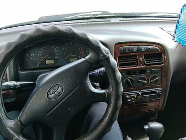 Унаа сатуу: Toyota Carina E: 1999 г., 1.8 л, Кол менен иштөөчү, Бензин, Седан — 1