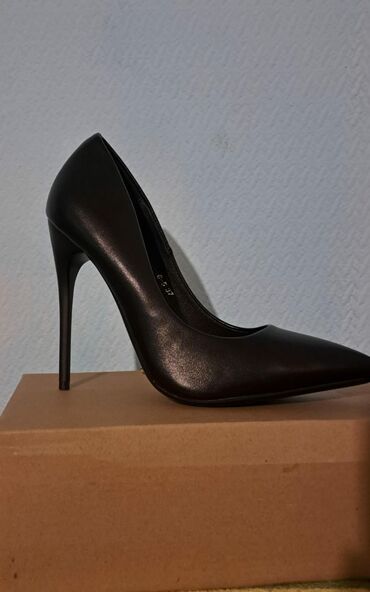 Женская обувь: Туфли, 37, цвет - Черный, Новый
