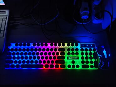 60 klaviatura: Dəst yenidir GTX300 hissiyyeti yumuşaq. Barmaqları yormur. RGB