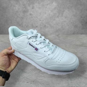 chanel bronzer cena: Reebok Classic Black and White
kožne
(36-46)
Cena: 3600 din 🌀