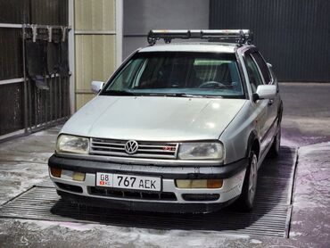 Volkswagen: Volkswagen Vento: 1995 г., 1.8 л, Механика, Бензин, Седан