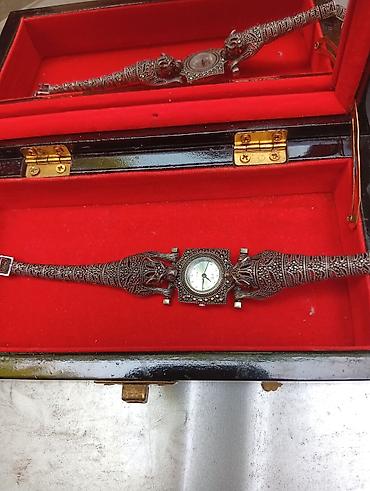 casio retro: Женские наручные серебряные часы-браслет с декоративными фигурками — 2