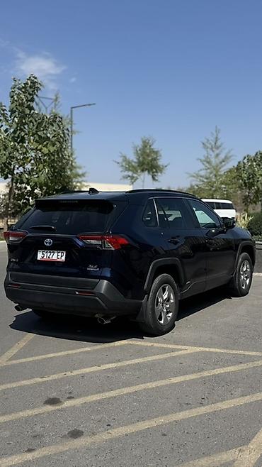 byd e2 2024: Toyota RAV4: 2022 г., 2.5 л, Автомат, Гибрид, Кроссовер — 7