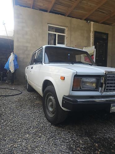 celiloglu elaqe nomresi: VAZ 2107, ağ rəng, sedan gövdə. Xüsusiyyətlər: - Klassik “07” — 2