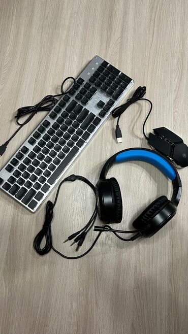 клавиатура и мышка: Клавиатура,мышка,наушники USB,коврик новый за все