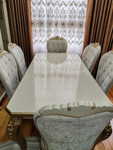 Yataq otağı dəstləri: Masa desti. 500azn. masa açılır .6 stulla. üzeri masın boyası. yaxşı