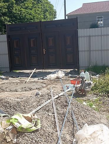 darvaza qapilari: İşlənmiş Dəmir Həyət darvazası, Yana açılan, Mexaniki, Qapı ilə, rəng - Qəhvəyi, Ödənişli çatdırılma — 1