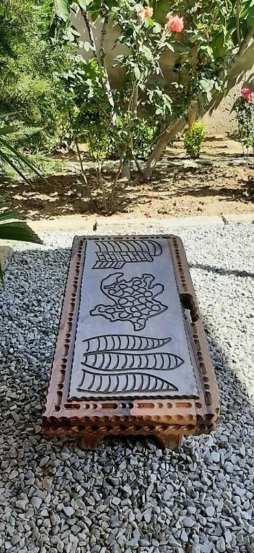 Nərdlər: Oyun oynamaq üçün nəzərdə tutulmuş, üzərində oyma naxışlar olan taxta — 10