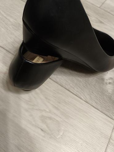 танкетка: Туфли женские SHOEMART - Классические лодочки черного цвета - — 3