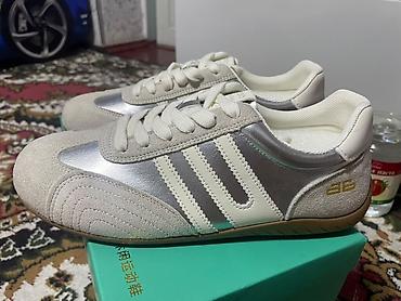 Спорттук бут кийим: Эркектердин кроссовкасы, 40, Adidas, Жаңы, түсү - Күмүш, Өзү алып кетүү — 2