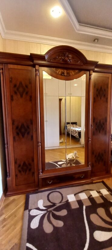 кухонный уголок ош: Гардеробный шкаф, Б/у, 4 двери, Распашной, Прямой шкаф, Турция