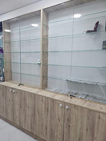 parfum vitrine: Magazada vitrin icareye verilir.parfumeriya,bujiteriya,etir ve s — 1