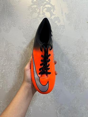 mini piyano: Futbol butsası – süni və təbii ot üçün - Rəng: parlaq narıncı, qara — 1