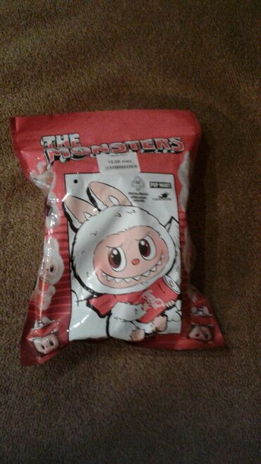 Breloklar: Labubu satılır tezedi qiymeti 6 azn koka kola labubu tezedi qiymeti 6 — 7