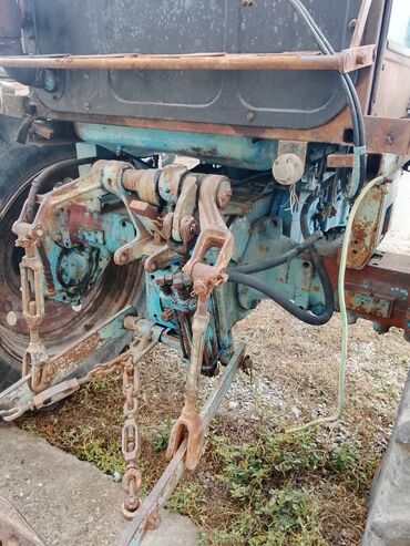 Traktorlar: Kənd təsərrüfatı üçün tək kabinalı təkərli traktor Xüsusiyyətlər: - — 14
