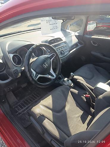 Продажа авто: Honda Fit: 2009 г., 1.3 л, Робот, Бензин, Хэтчбэк — 6