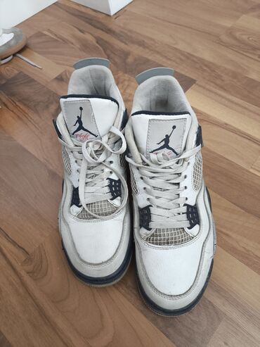 женская и мужская парфюмерия: Мужские кроссовки Jordan Air Jordan 4 в белом, сером и черном цветах