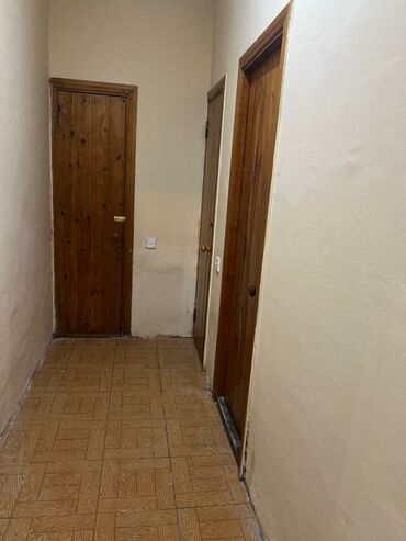 Uzunmüddətli kirayə mənzillər: Kirayə verilən mebel ilə təchiz olunmuş mənzil - Plan: geniş zal və 2 — 23