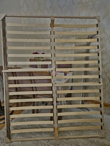 Mebel: Taxt içliyi, matras altlığı ( taxta karkas) taxt başlığı və ayaqlıq