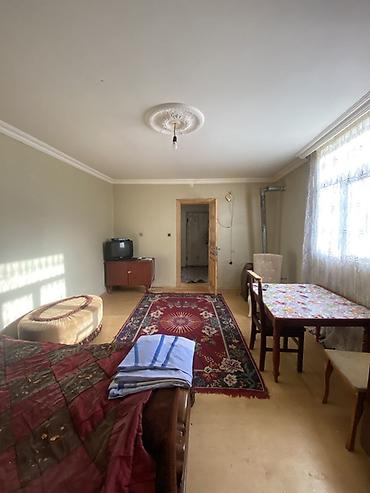 upd qesebesinde satilan evler: 1 otaqlı həyət evi - Plan: geniş bir otaq (yataq və qonaq zonası) — 2