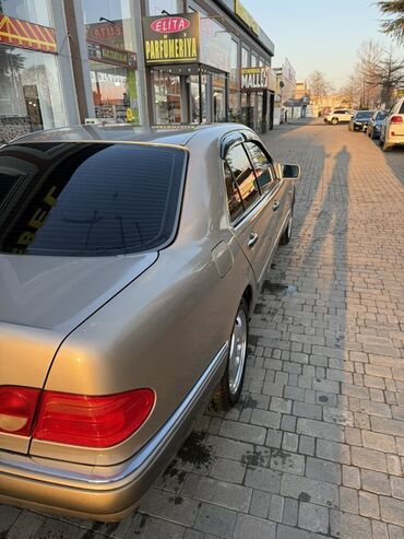 Mercedes-Benz: Mercedes-Benz E-Class (W210) sedan - Korpus: sedan, gümüşü rəng - — 5