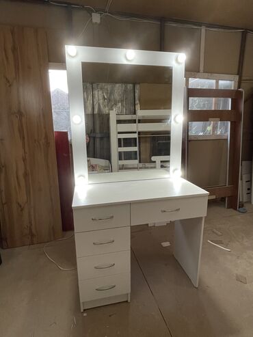 инвестиционный стол: Визажный стол Стол для макияжа Гримёрный стол Комод с зеркалом Высота