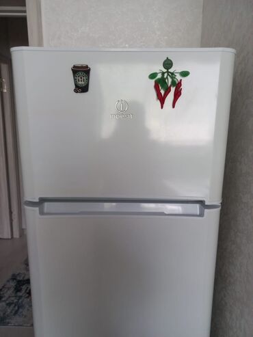холодильник б: Холодильник Indesit, Б/у, Двухкамерный, 60 * 170 * 45