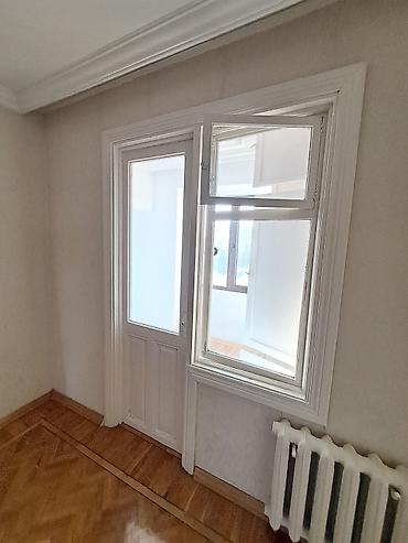 Ağ rəngdə klassik dizaynlı balkon qapısı və pəncərə dəsti - Material
