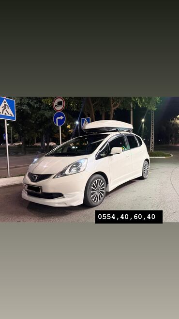 corolla runx: Honda Fit: 2010 г., 1.5 л, Автомат, Бензин, Хэтчбэк