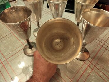 Čaše: Metalne case,solje. 6 komada,mislim da su posrebrene,nisam siguran — 2