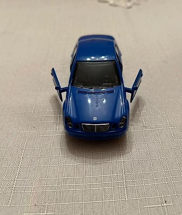 lego oyuncaq: Mavi rəngli metal oyuncȧq avtomobil maketi - Sedan kuzovlu, realist — 3