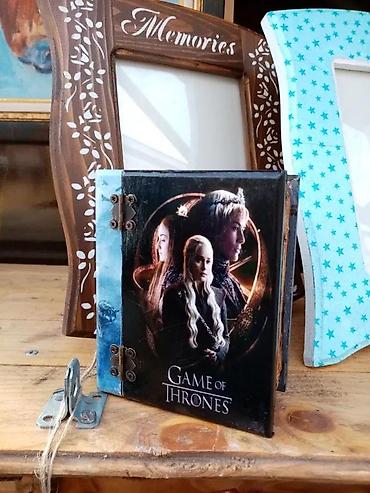ormari: GAME OF THRONES DRVENA KUTIJA-KNJIGA MALA NOVO AKCIJA | Cene nisu — 1