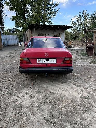 света музука: Mercedes-Benz W124: 1987 г., 2 л, Бензин, Седан — 5