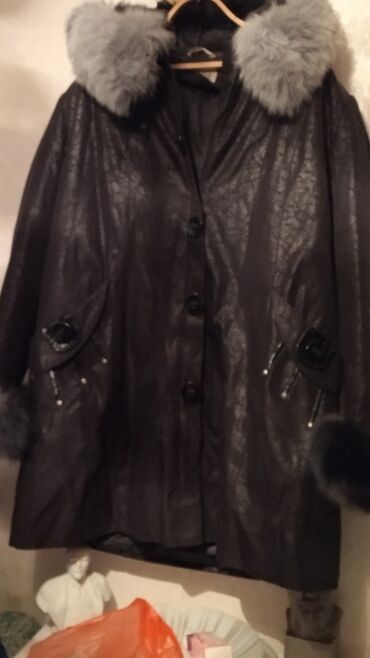 Башка кийим-кече: Женская куртка с отстёгивающимся подкладом и капюшоном
размер 60-62