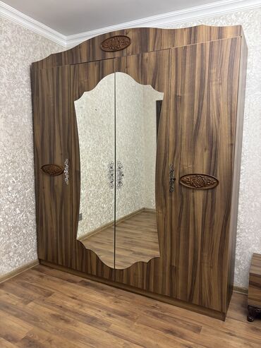 Двуспальная кровать, 2 тумбы, Комод, Трюмо, Б/у