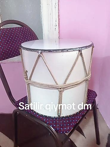 nagar: Nəğmə aləti – nağara - Korpus: silindrik, açıq rəngli, zərbə səthi — 1