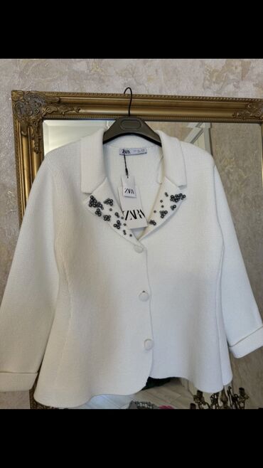 Zara jaket M-L razmer.Satışda 179 azndı