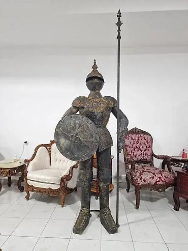 a slike: Vitez sa kopljem i štitom (visina 205 cm) ⚔️🛡️ Odlično stanje. 🏠 — 4