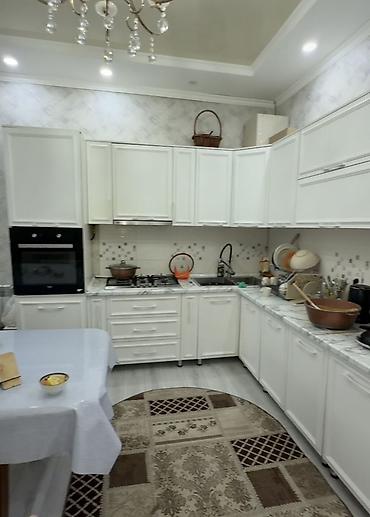 Продаю кухонный гарнитур в классическом стиле. - Планировка: угловая