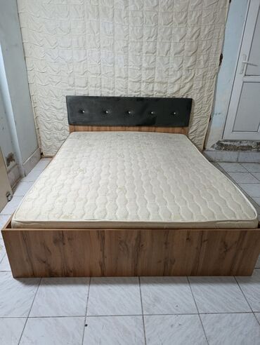 ucuz kravat: Taxt satılır 180₼. Əla vəziyyətdədir. Ünvan Həzi Aslanov Fatimə99