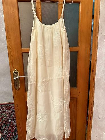 Ziyafət donları: Zərif qadın paltarı seti – 2 ədəd 1) Krem rəngli, nazik və yüngül yay — 2